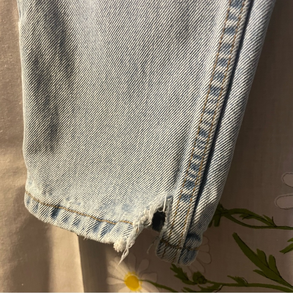 Vintage 90s Levi’s 550 super light wash high waisted mom jeans - Picture 8 of 10